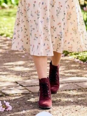 "Earth" Women's Burgundy Suede Lace-Up Ankle Boots (Size 9.5)